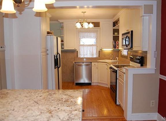 4th image of 974 N Clay Ave