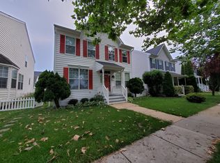 42819 Freedom St, Chantilly, VA 20152