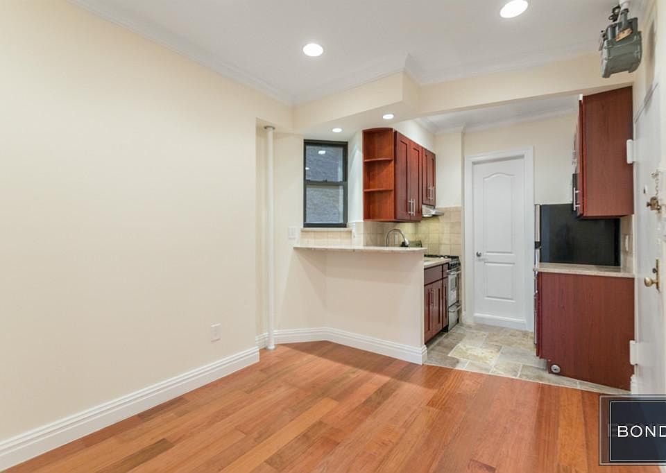 2nd image of 159 E 99th St APT 3b