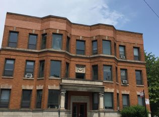 902 W Addison St #1, Chicago, IL 60613