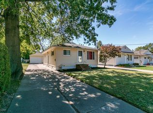 1900 Robindale St, Wickliffe, OH 44092