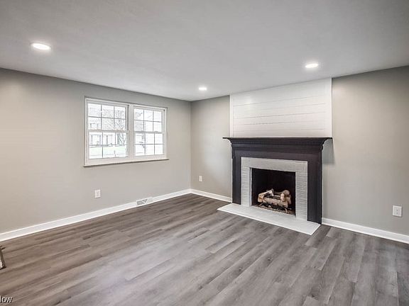 3rd image of 2746 Wexford Blvd