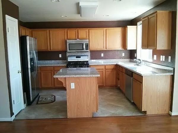 985 Weeping Willow Ct — Photo 4