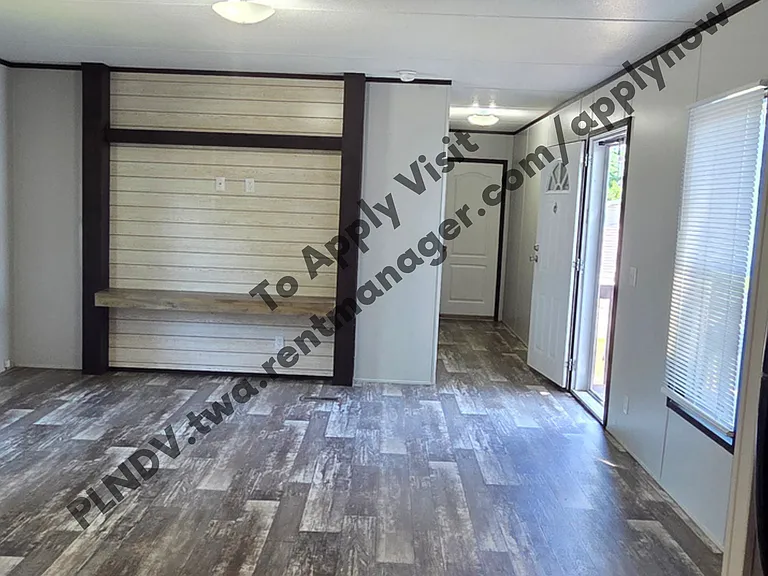 943 Lindsey St — Photo 8