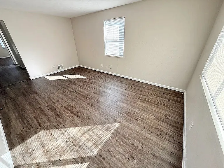 1 bed, 987 sqft, $700 — Photo 2
