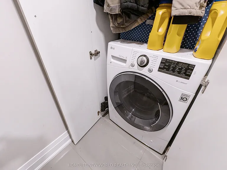 276 Montrose Ave #BASEMENT — Photo 7
