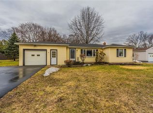 271 Beechwood Cres, Webster, NY 14580