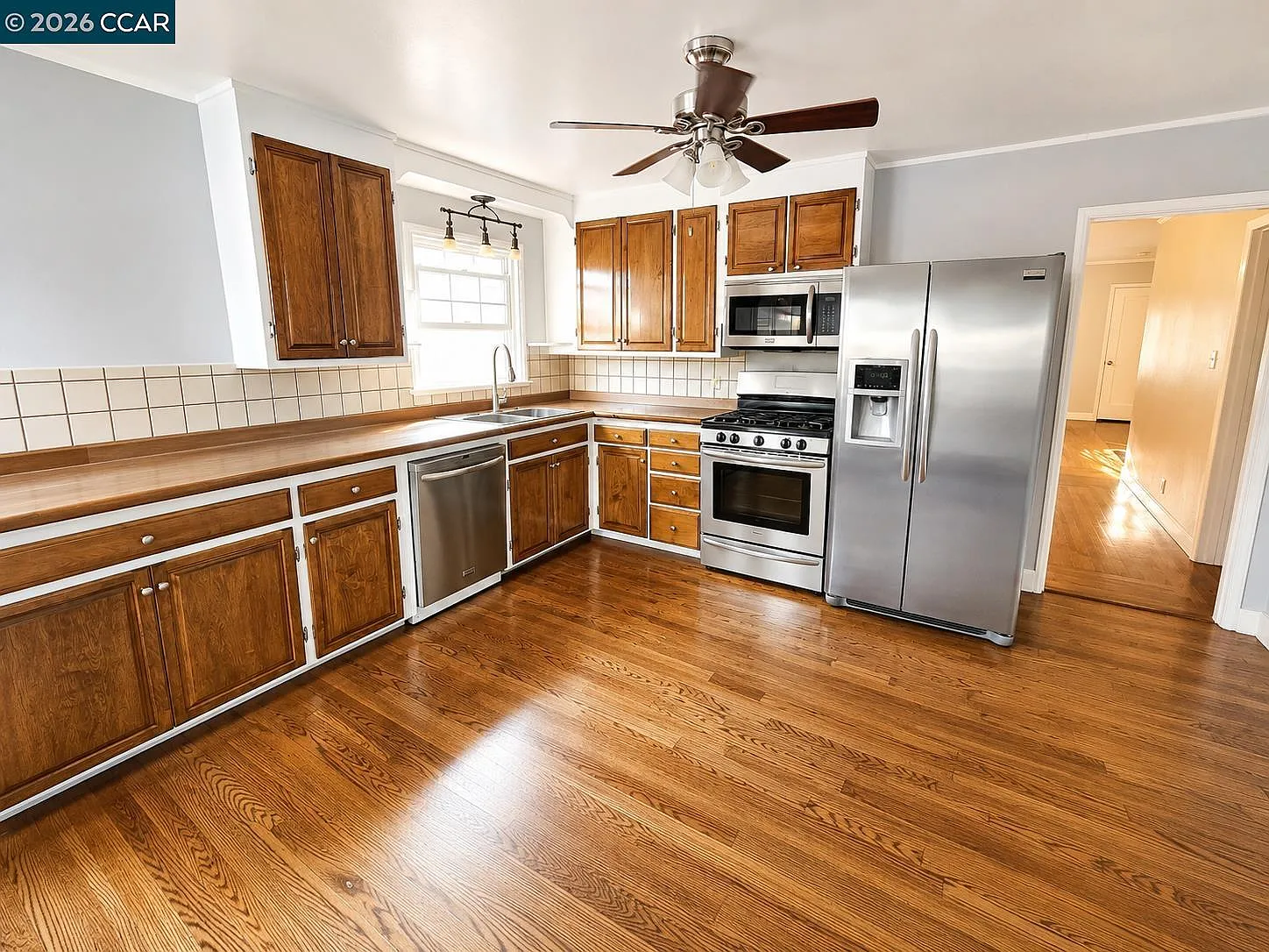 3 bed, 1347 sqft, $3,450 — Photo 3