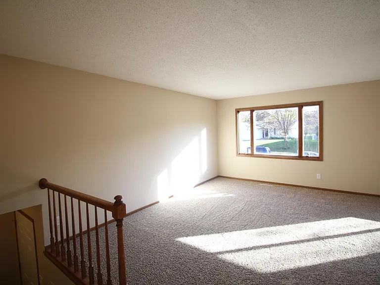 1670 Pleasantview Dr — Photo 2