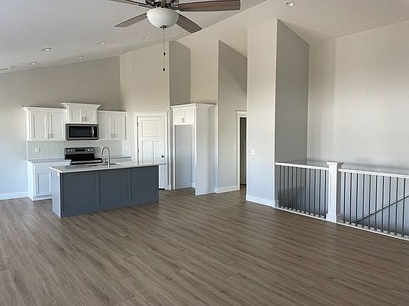 3rd image of 2033 Mikayla Ln