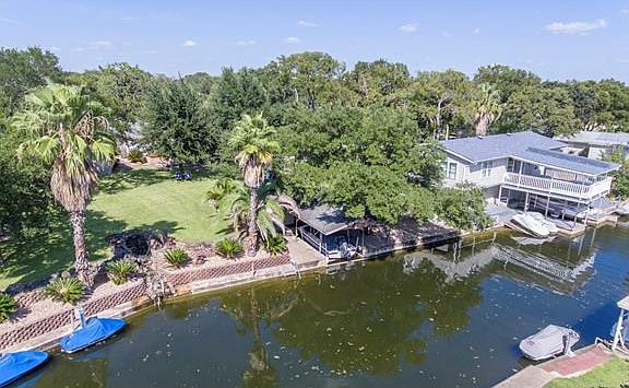 4th image of 426 E Castleshoals Dr