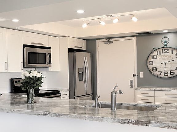 4th image of 3200 Port Royale Drive N #907