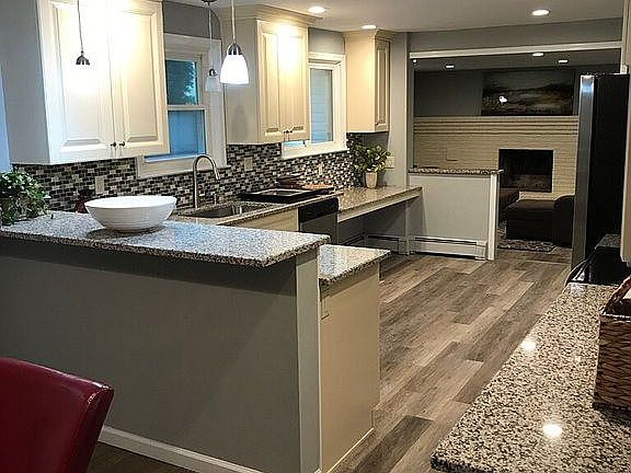 Kitchen Breakfast Bar