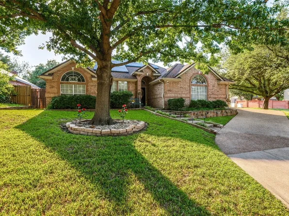 3225 John Ct S, Hurst, TX 76054