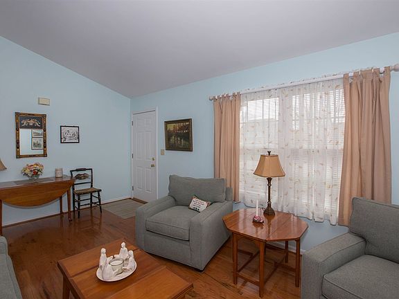 5th image of 2140 Hartland Blvd