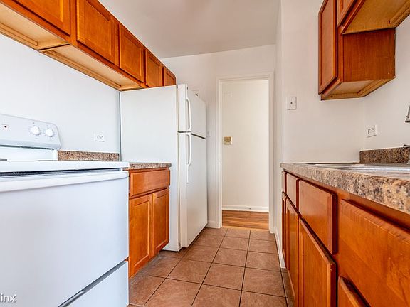 8326 S Ellis Apartments Chicago Kitchen_03