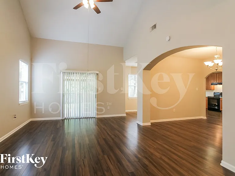 1013 Arbor Way — Photo 3