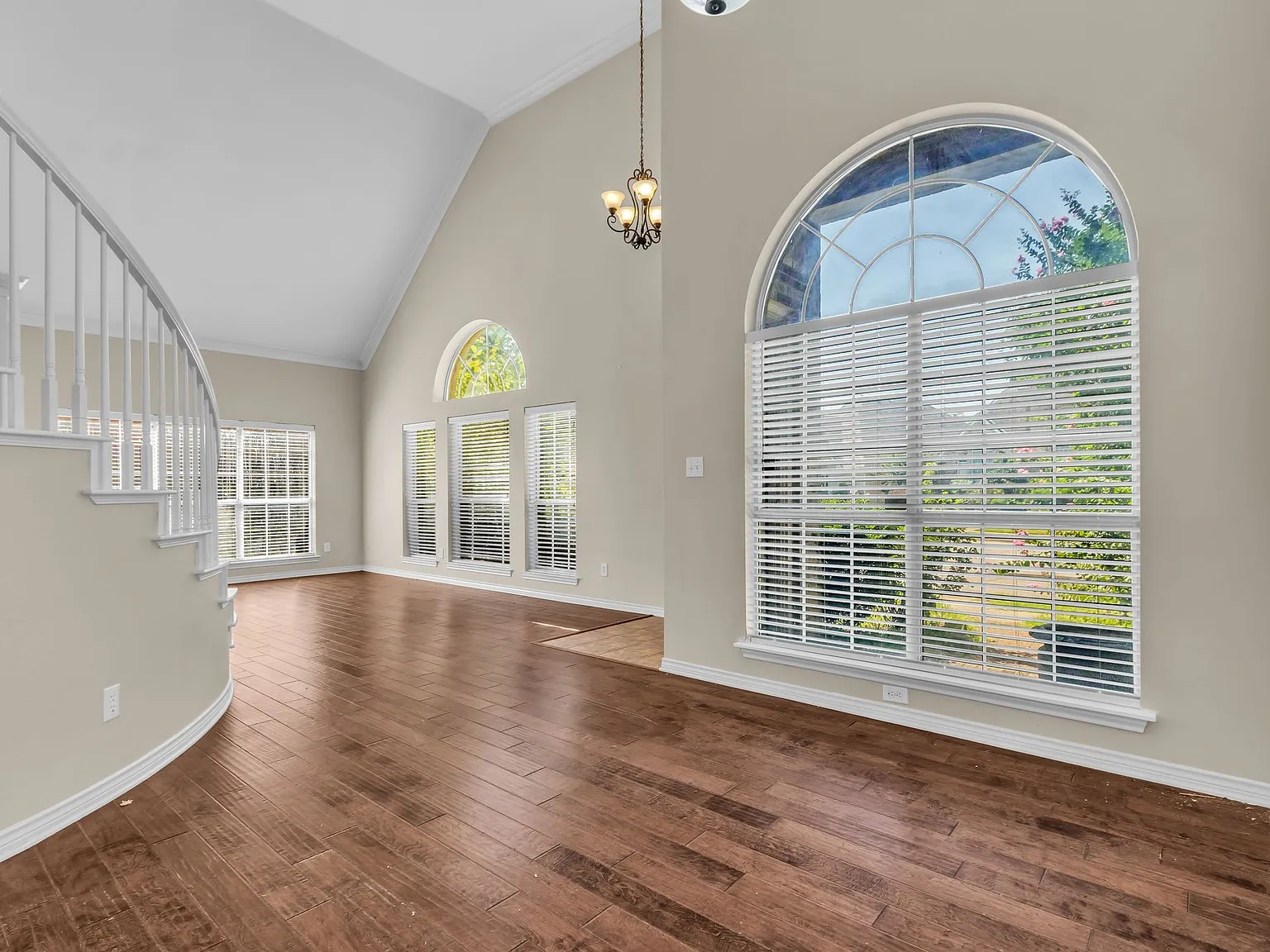 3 bed, 2031 sqft, $2,850 — Photo 3