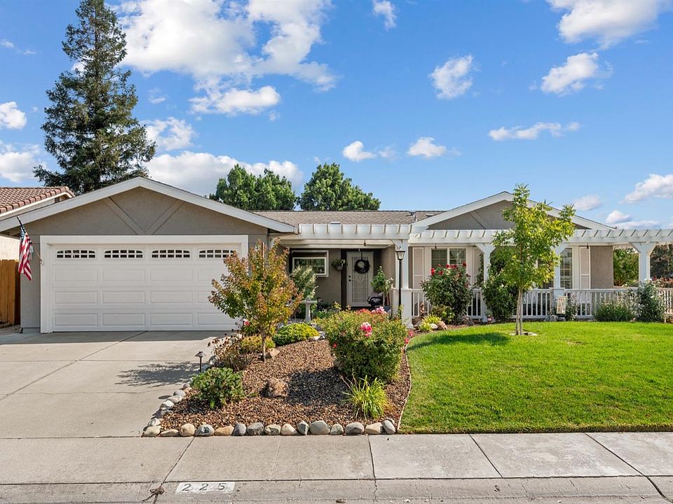 1st image of 225 Emerald Oak Dr