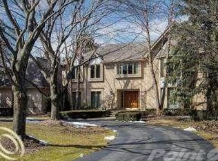 240 Woodwind Dr, Bloomfield Hills, MI 48304
