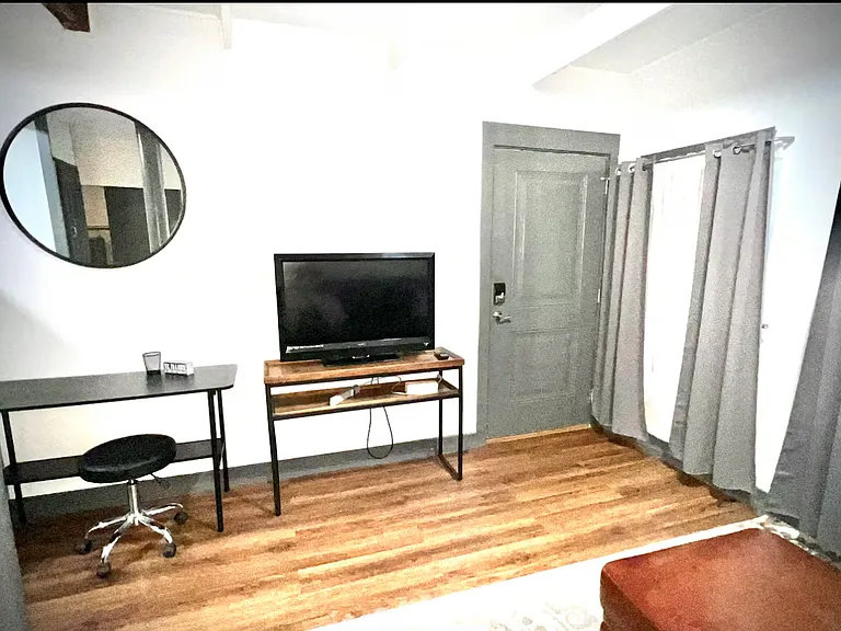 104 N Ann St #1A — Photo 9