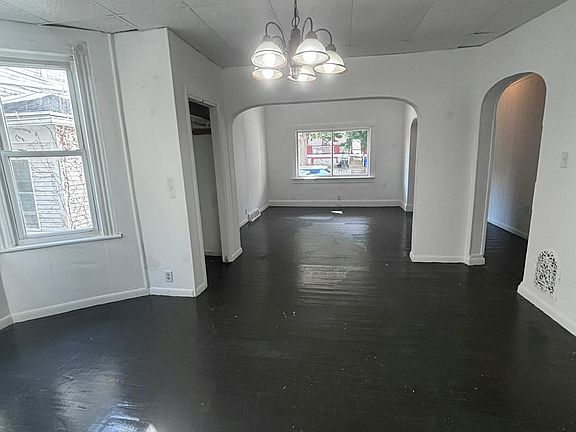 3rd image of 220 N Bromley Ave