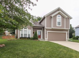 21219 W 52nd St, Shawnee, KS 66218