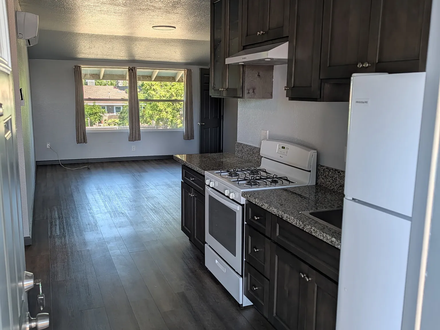 2 bed, 550 sqft, $1,325 — Photo 4