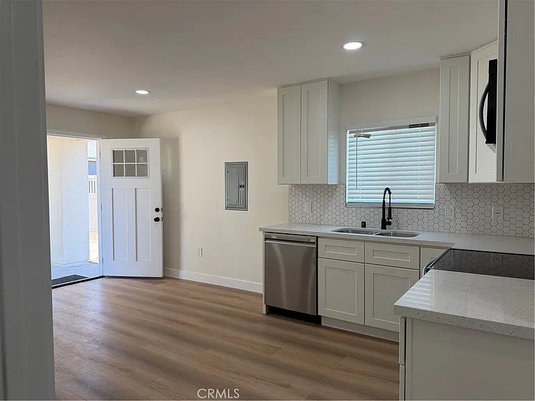 904 N 2nd Ave #B — Photo 4
