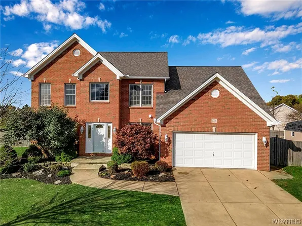 4256 Foxwood Ln, Williamsville, NY 14221