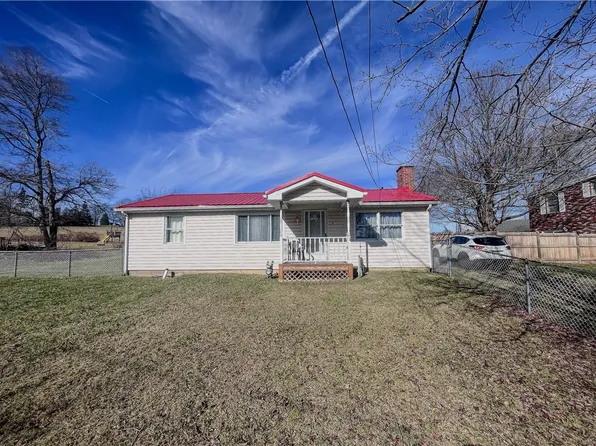 116 Pershing Dr, Connellsville, PA 15425