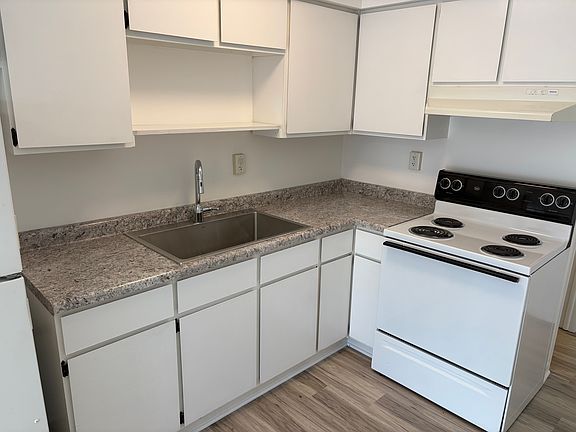 4th image of 460 Park Dr #4