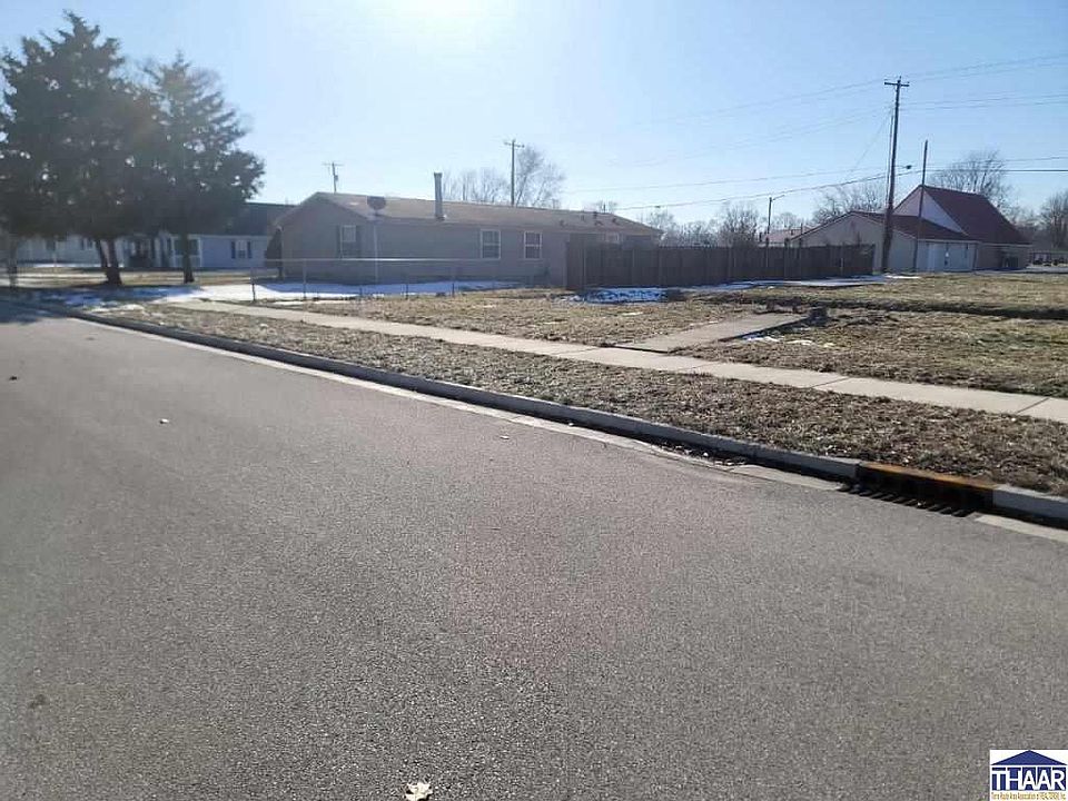 2nd image of 1325 S 13th 1/2 St