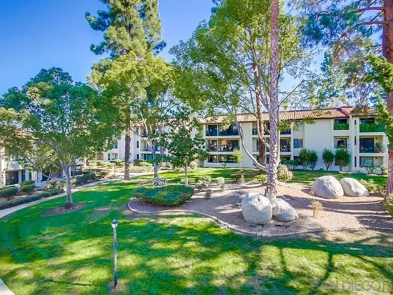 17617 Pomerado Rd #215 — Photo 31