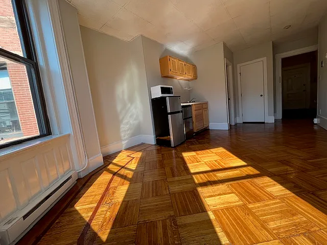 Studio, $2,095 — Photo 3
