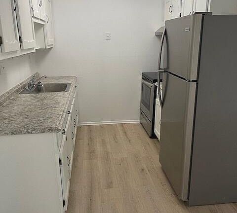 2nd image of 875C Balmoral Court