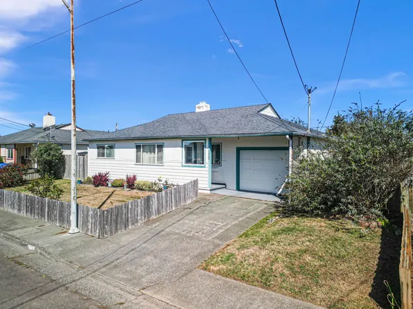 1343 Jaccard St, Crescent City, CA 95531