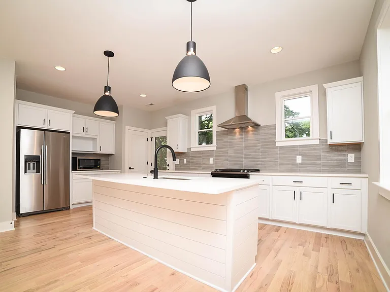 622B Benton Ave — Photo 2