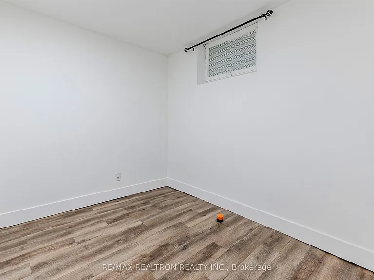 20 Castleton Ave #LOWER — Photo 17