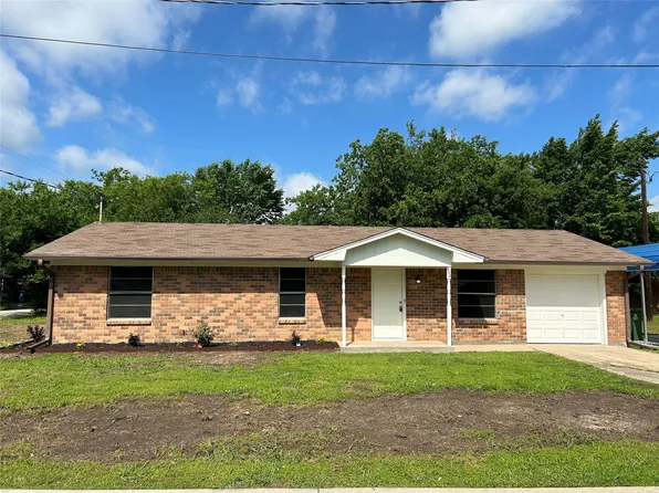 202 Denton St, Sanger, TX 76266