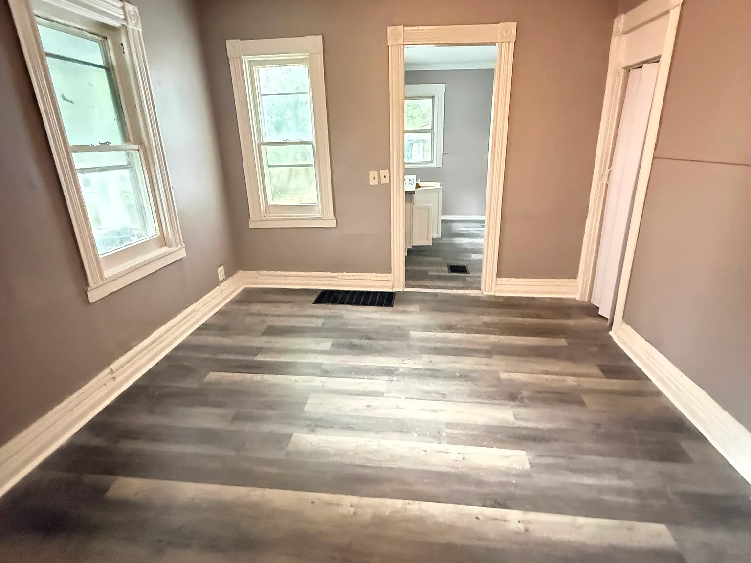 5 bed, 1206 sqft, $1,950 — Photo 2