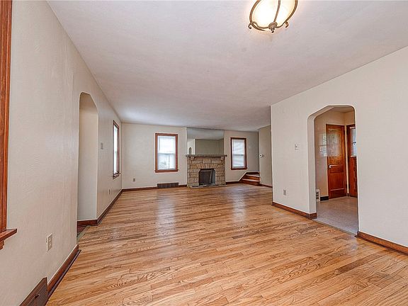 3rd image of 250 Park Ave