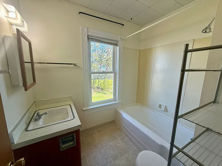 110 Adrian St — Photo 11