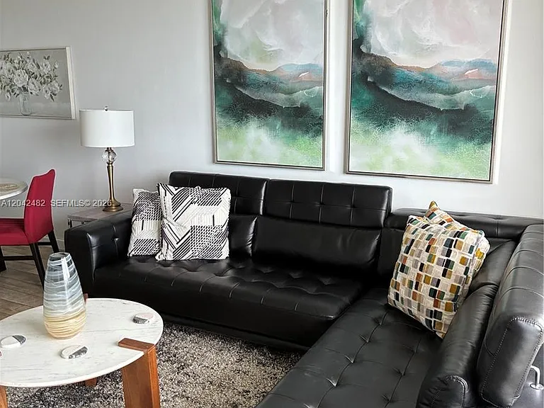 2000 NE 135th St #710 — Photo 2