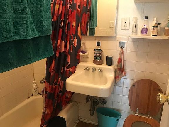 5th image of 402 E 73rd St APT 4A