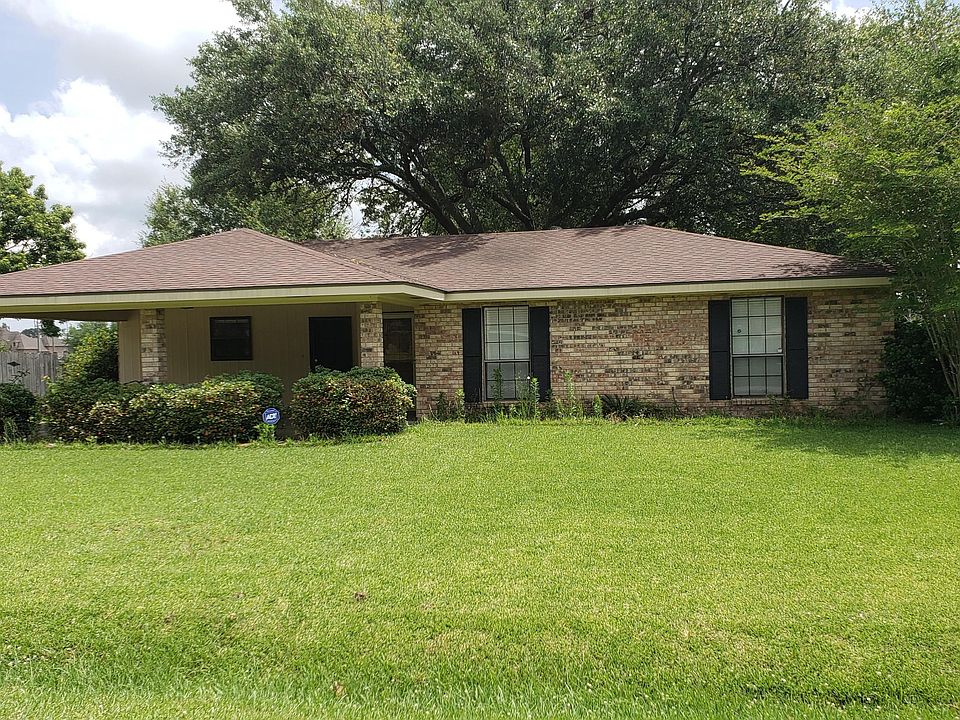 1st image of 301 Vivian Dr
