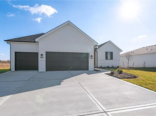 18803 Theden St, Spring Hill, KS 66083