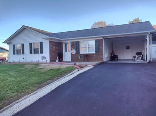 218 Foxwood Dr, Maiden, NC 28650