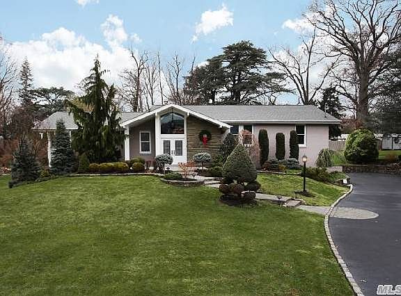 4th image of 15 Whitney Cir
