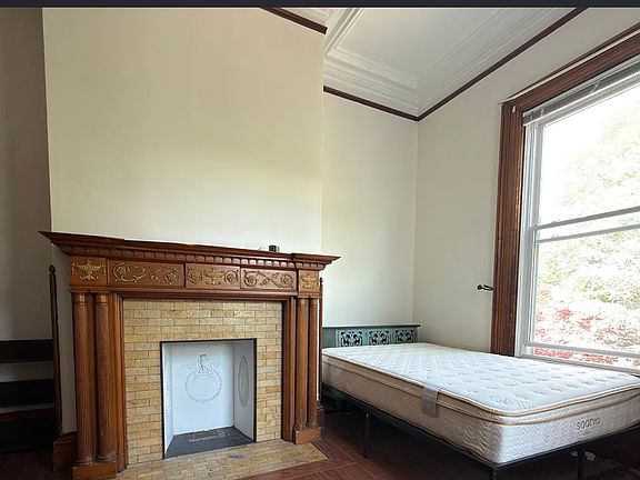 2nd image of 141 Waterman St #202